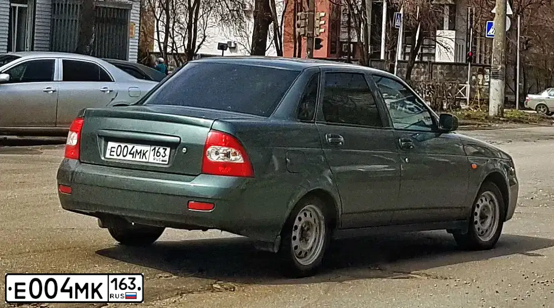 Фото автомобиля AUDI A4, 1997 — госномер О875КЕ136. Цвет: СВЕТЛО-СЕРЫЙ