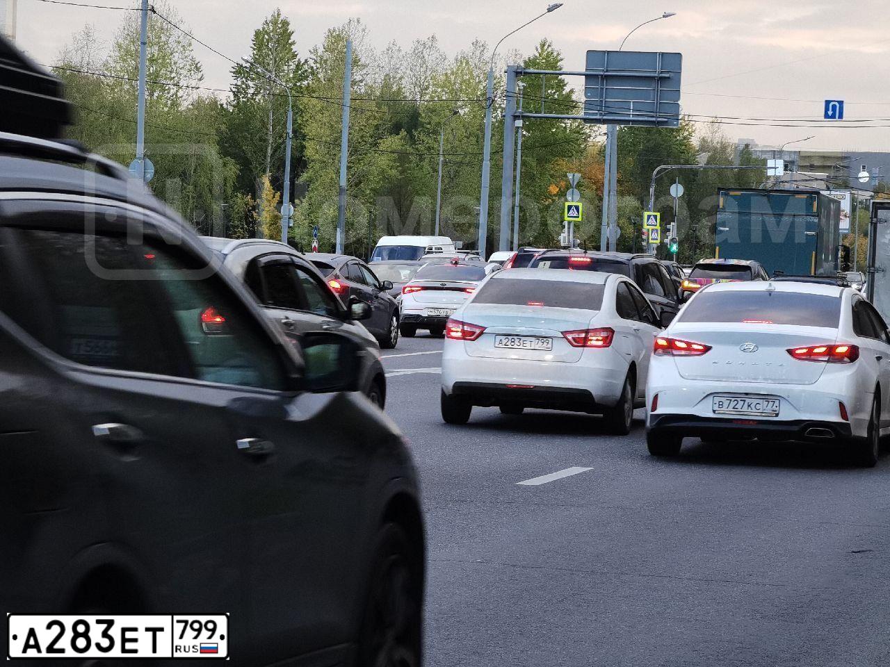 Фото автомобиля LADA VESTA, 2018 — госномер А283ЕТ799. Цвет: БЕЛЫЙ