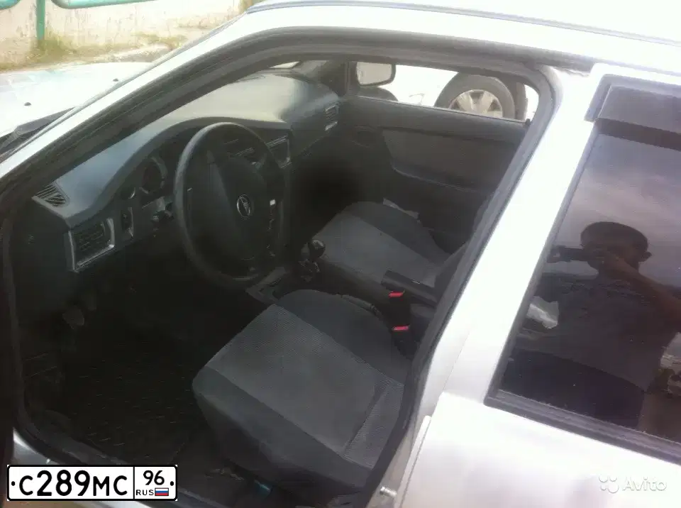 Фото автомобиля DAEWOO NEXIA, 2011 — госномер Р202ЕК11. Цвет: ПЕРЛАМУТРОВО-СЕРЕБРИСТЫЙ