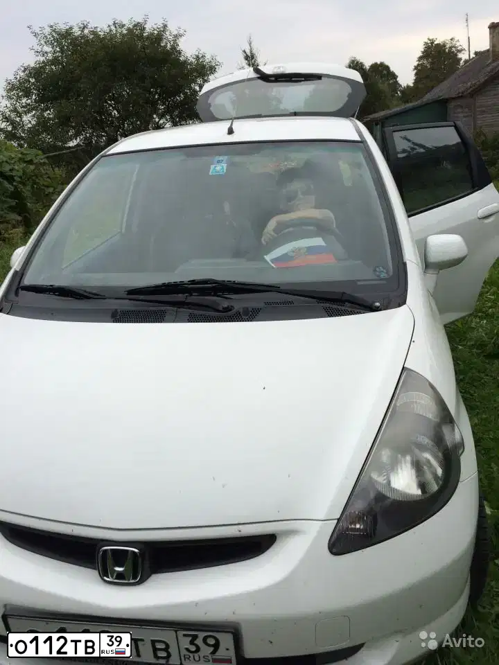 Фото автомобиля HONDA JAZZ, 2002 — госномер О112ТВ39. Цвет: БЕЛЫЙ