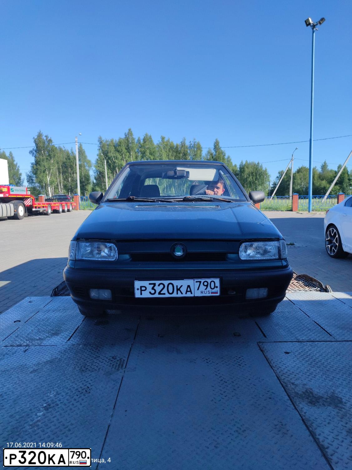 Фото автомобиля SKODA FELICIA, 1997 — госномер Р320КА790. Цвет: ЗЕЛЕНЫЙ