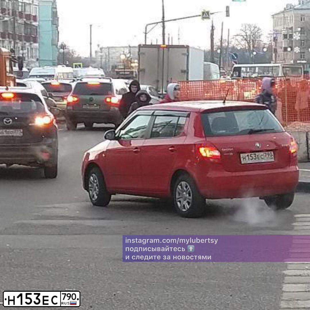Фото автомобиля SKODA FABIA, 2013 — госномер Н153ЕС790. Цвет: КРАСНЫЙ