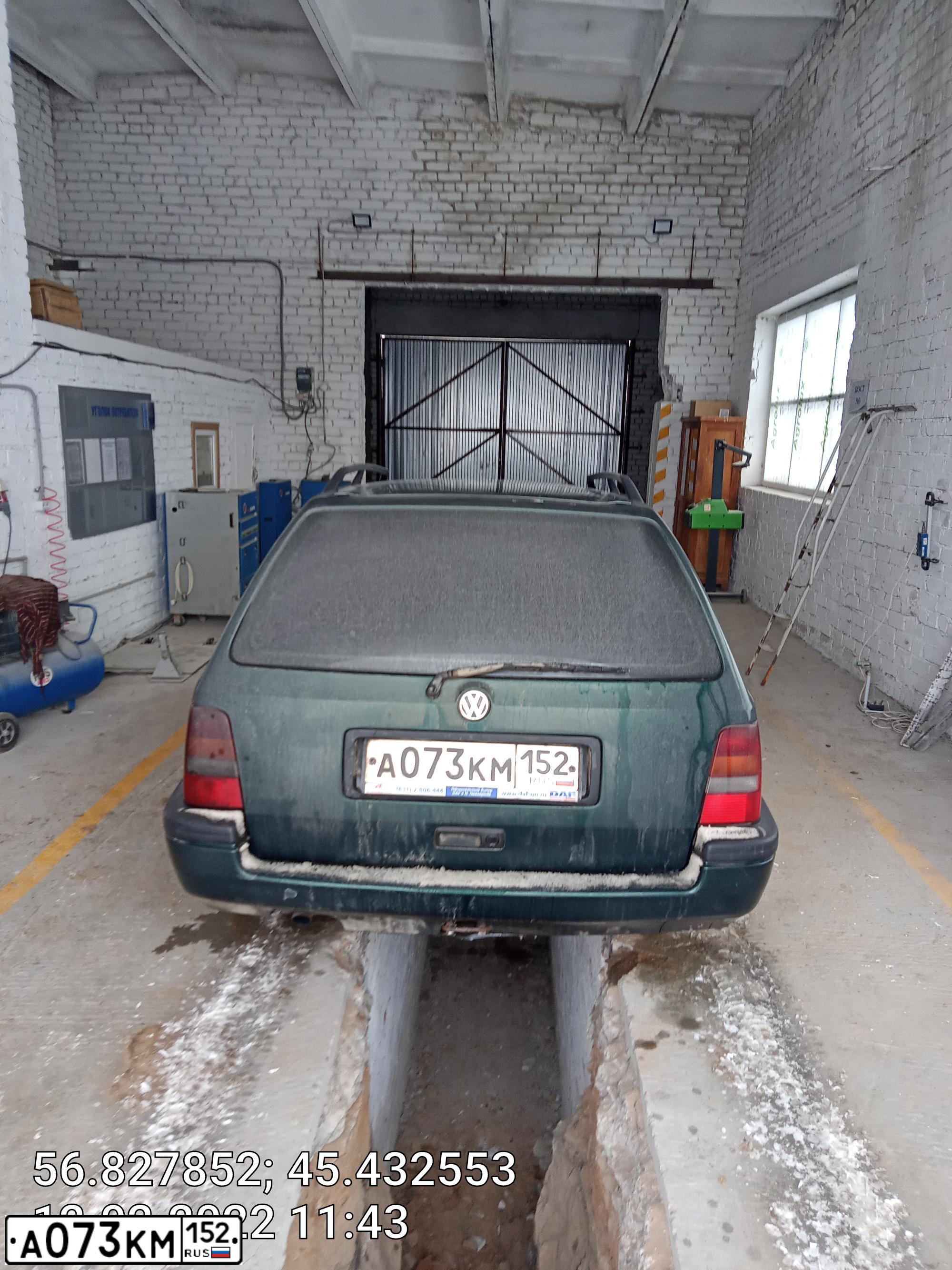 Фото автомобиля VOLKSWAGEN GOLF, 1994 — госномер А073КМ152. Цвет: ЗЕЛЕНЫЙ