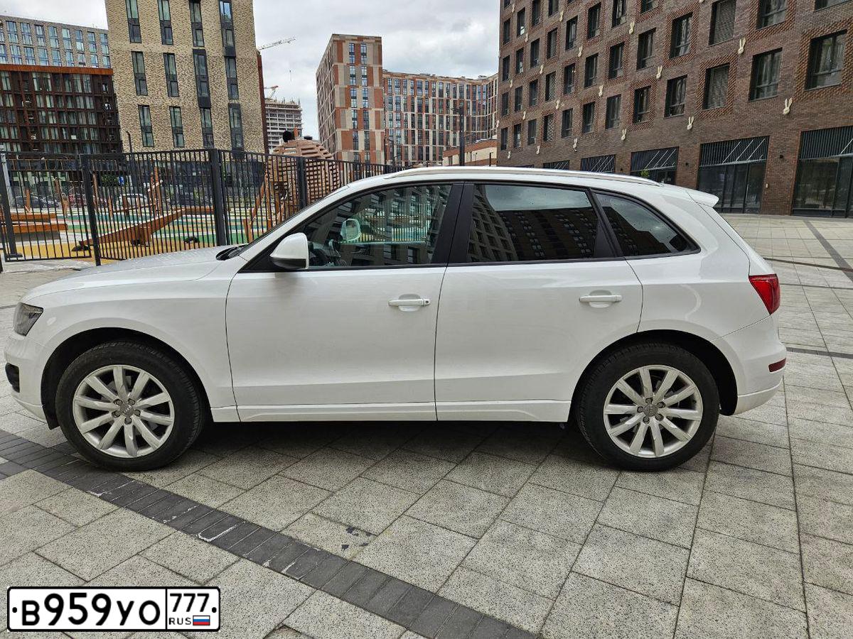 Фото автомобиля AUDI Q5, 2012 — госномер Е585ХА197. Цвет: Белый