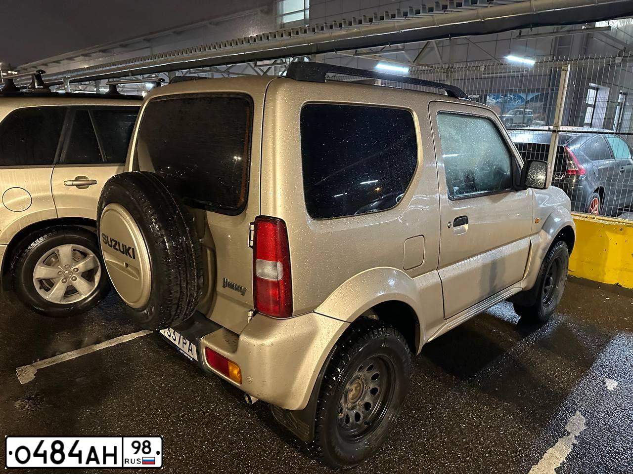 Фото автомобиля SUZUKI JIMNY, 2008 — госномер Т248УМ198. Цвет: БЕЖЕВЫЙ