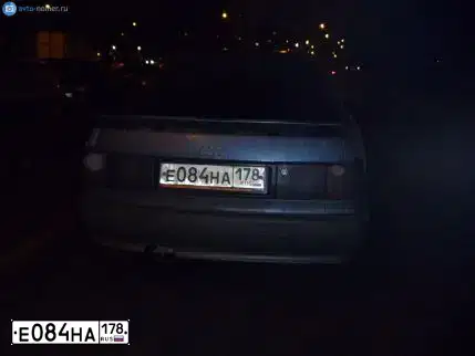Фото автомобиля AUDI 80, 1988 — госномер Е084НА178. Цвет: СЕРО-ГОЛУБ;КАПОТ,КРЫША,КР.БАГАЖНИКА-ЧЕР