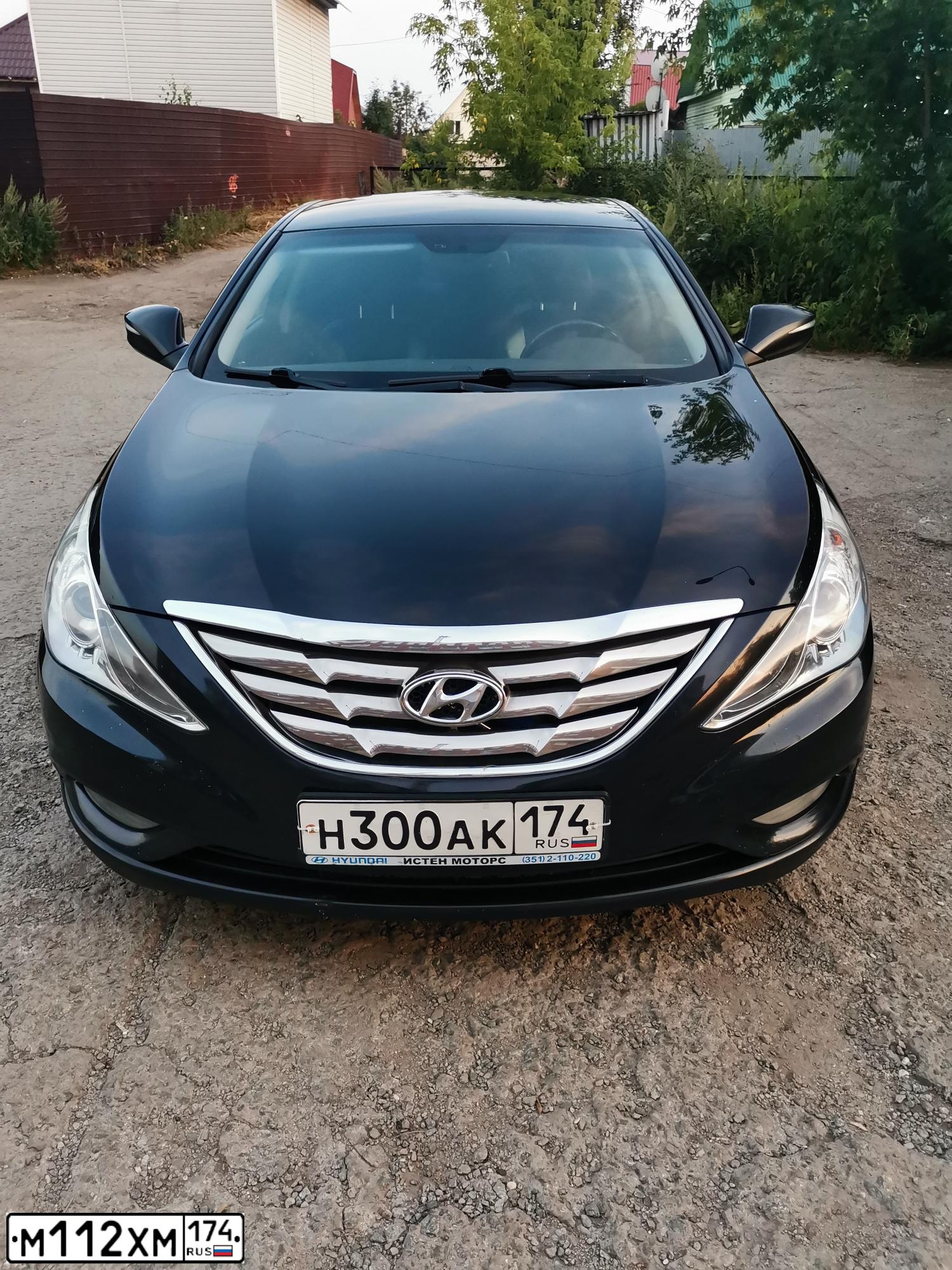 Фото автомобиля HYUNDAI SONATA, 2010 — госномер М112ХМ174. Цвет: ЧЕРНЫЙ
