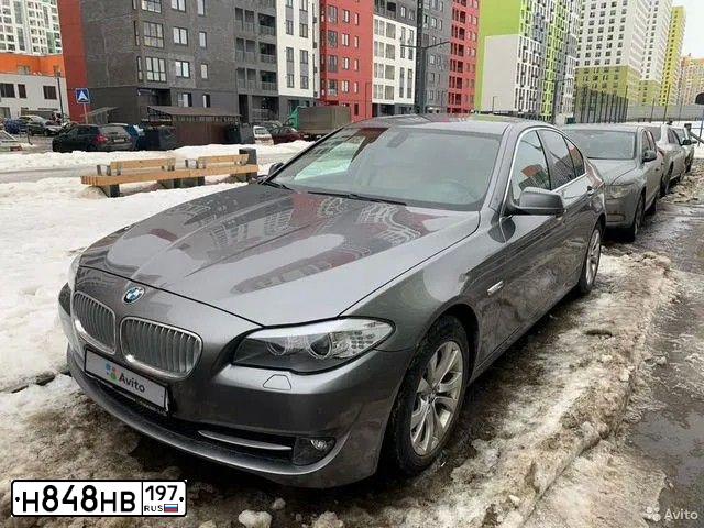 Фото автомобиля BMW SERIE 5, 2012 — госномер Е445ЕХ761. Цвет: СЕРЫЙ