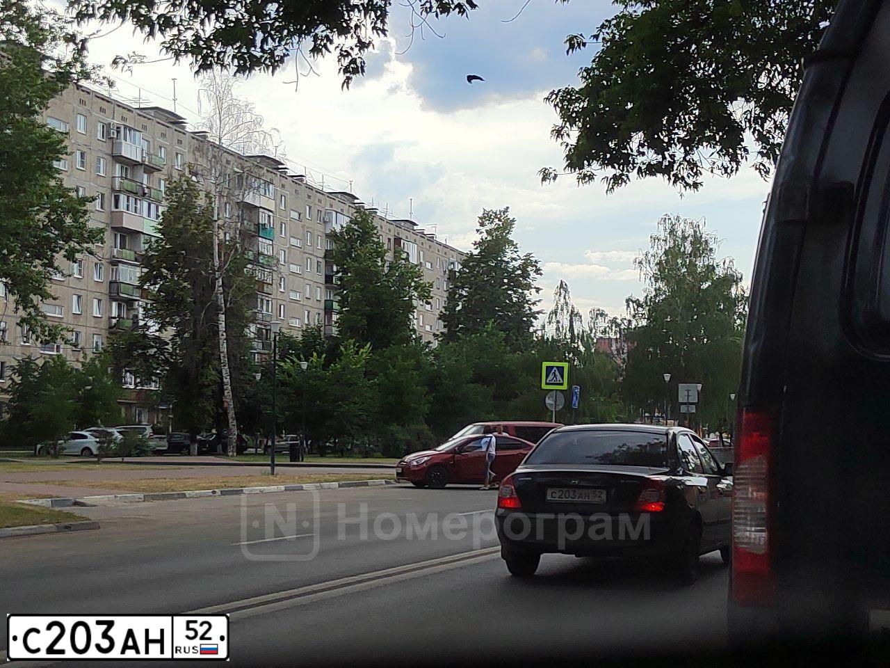 Фото автомобиля HYUNDAI ELANTRA, 2005 — госномер С203АН52