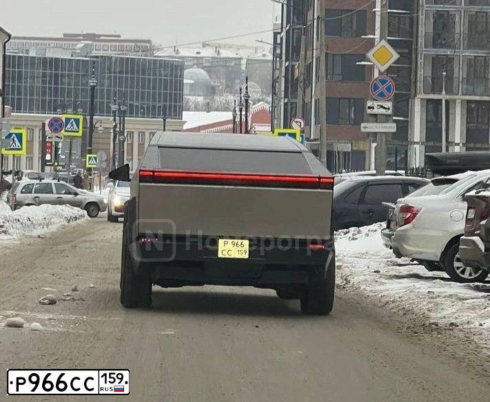 Фото автомобиля TESLA БЕЗ МОДЕЛИ СУВЕRТRUСК, 2024 — госномер Р966СС159. Цвет: СЕРЫЙ