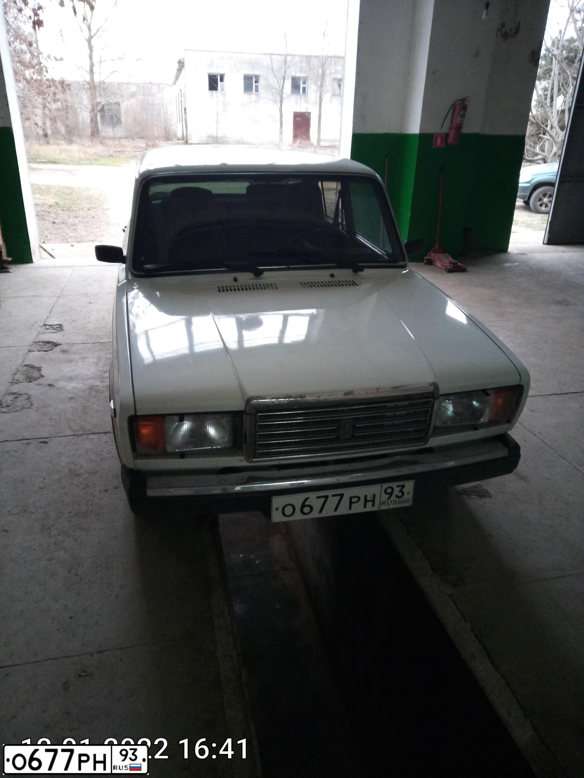 Фото автомобиля LADA 2107, 2005 — госномер М224НУ82. Цвет: ЯРКО-БЕЛЫЙ