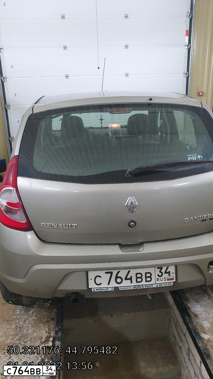 Фото автомобиля RENAULT SANDERO, 2011 — госномер С764ВВ34. Цвет: БЕЖЕВЫЙ