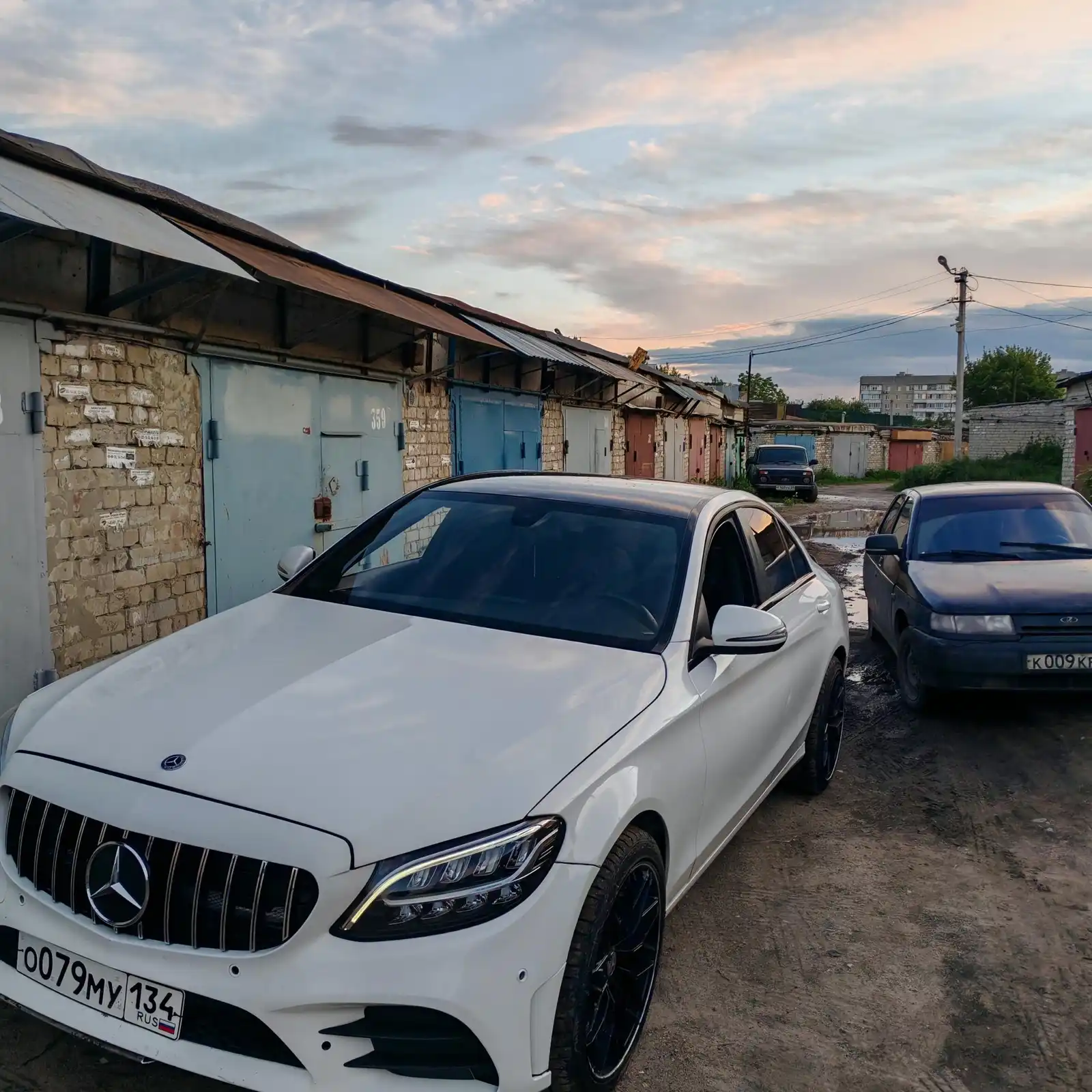 Фото автомобиля MERCEDES C-KLASSE, 2018 — госномер О079МУ134. Цвет: Белый