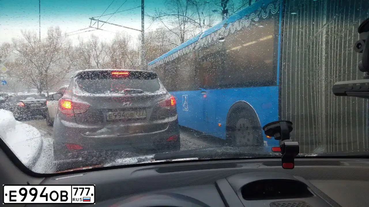 Фото автомобиля ХЕНДЭ IX35, 2015 — госномер Е994ОВ777. Цвет: Серый