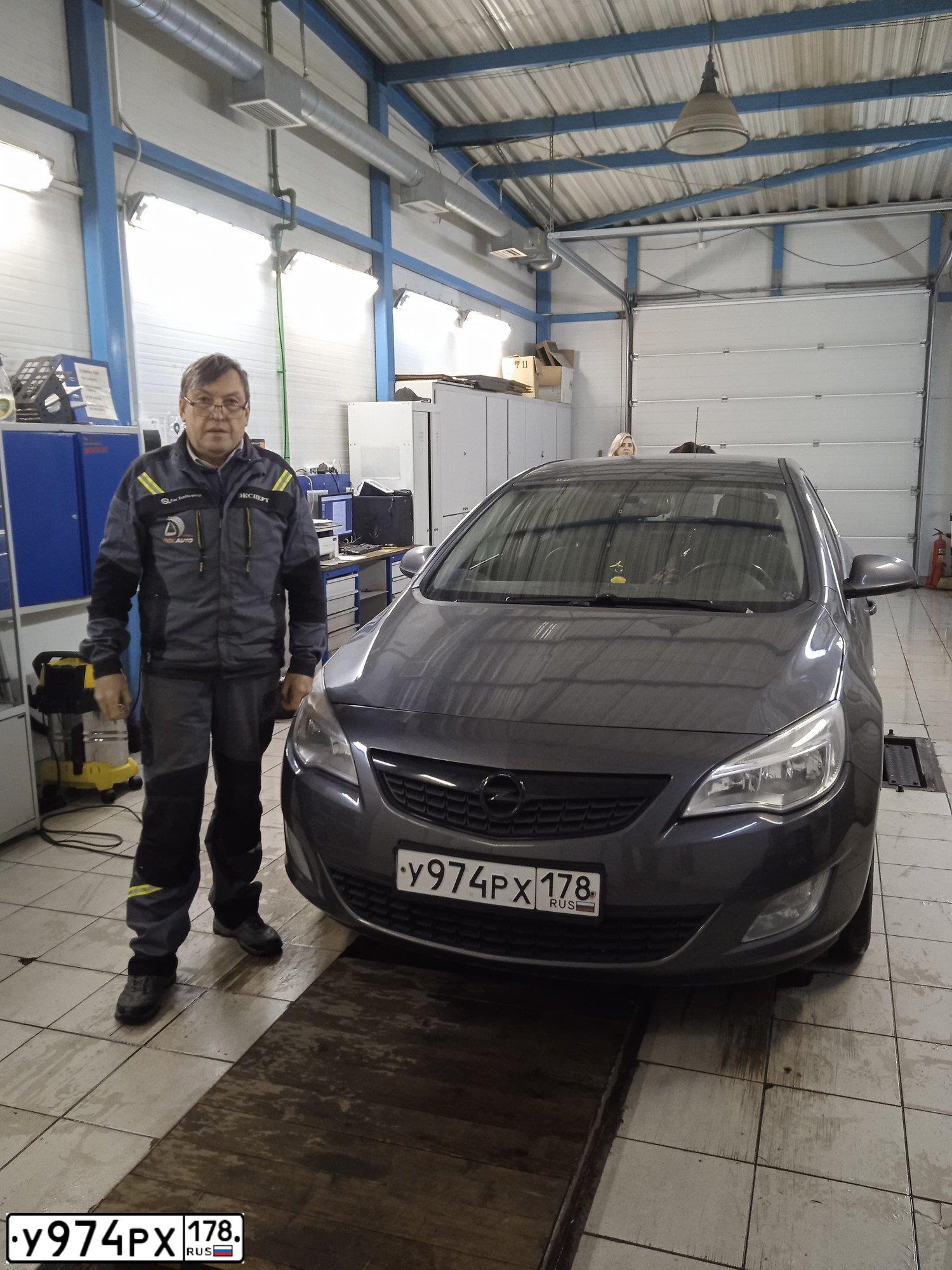 Фото автомобиля OPEL ASTRA, 2012 — госномер У974РХ178. Цвет: СЕРЫЙ МЕТАЛЛИК