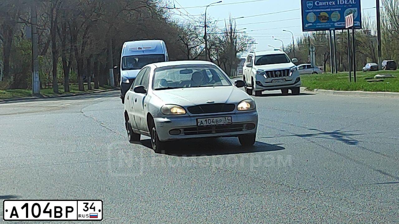 Фото автомобиля ШЕВРОЛЕ ЛАНОС, 2006 — госномер О792КА134. Цвет: Серебристый