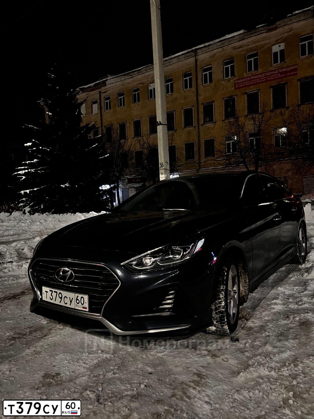 Фото автомобиля HYUNDAI SONATA, 2018 — госномер Т379СУ60. Цвет: ТЕМНО-СИНИЙ