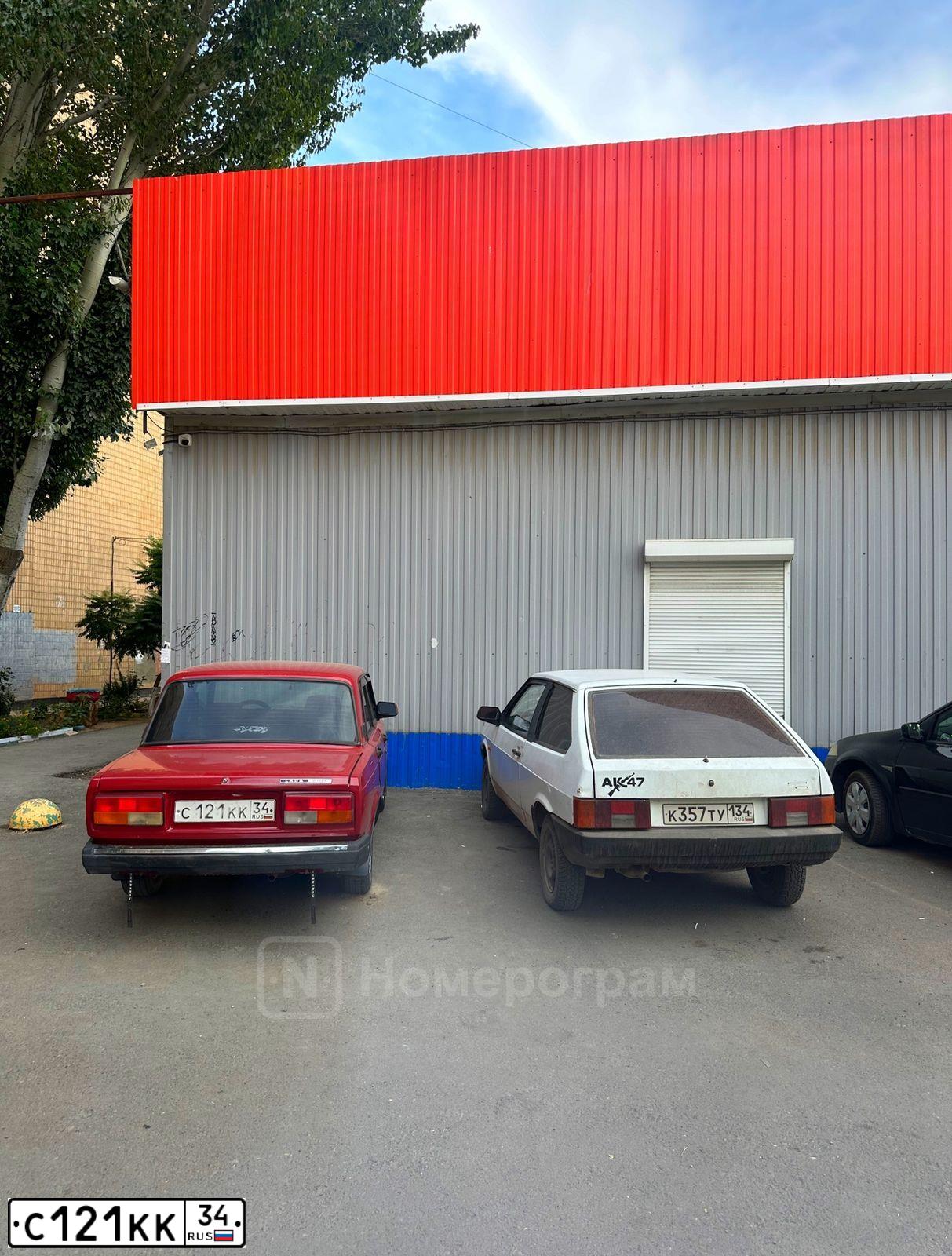 Фото автомобиля LADA 2107, 2006 — госномер С121КК34. Цвет: Красный