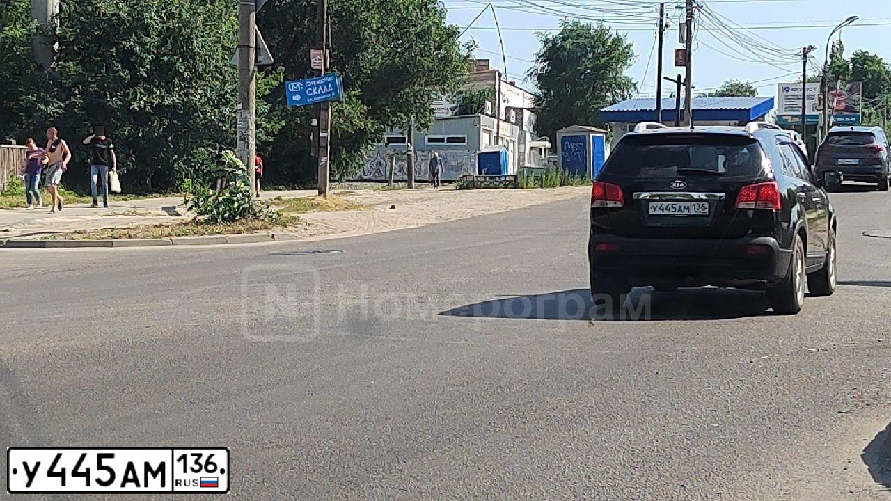 Фото автомобиля KIA SORENTO, 2010 — госномер У445АМ136. Цвет: ЧЕРНЫЙ
