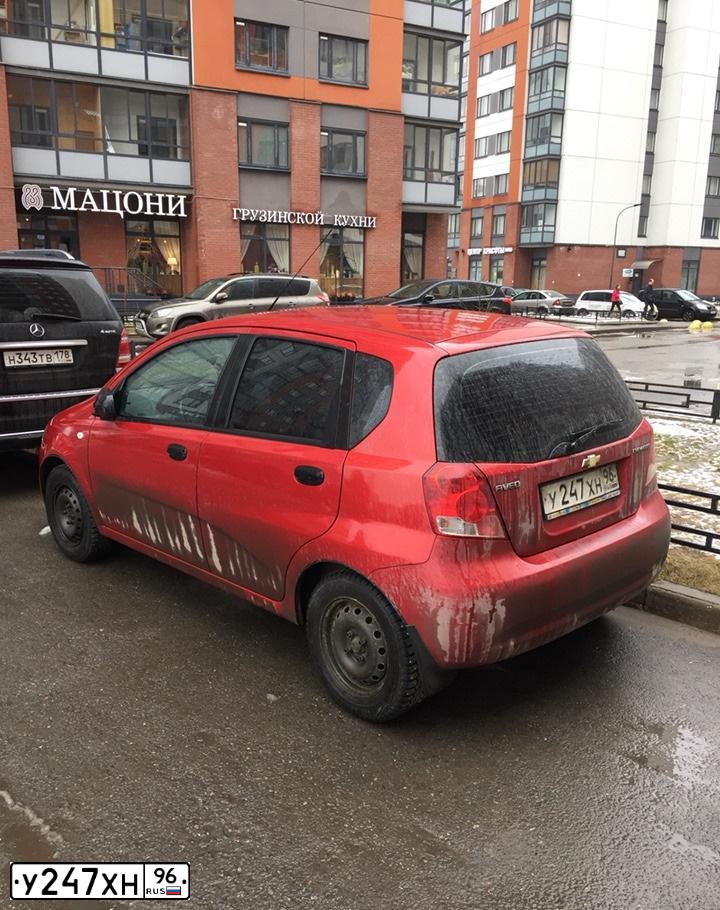 Фото автомобиля CHEVROLET AVEO, 2007 — госномер Н807УТ46. Цвет: Красный