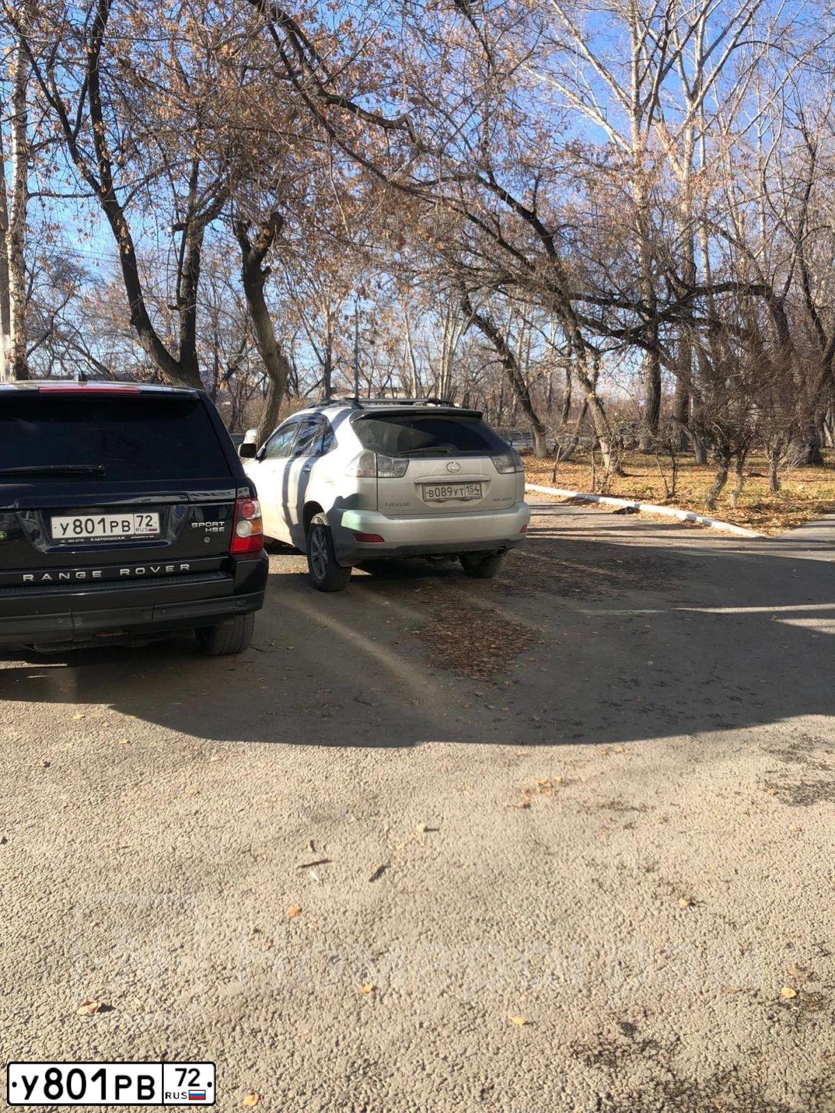 Фото автомобиля LAND ROVER RANGE ROVER, 2006 — госномер М929РЕ154. Цвет: Темно-синий