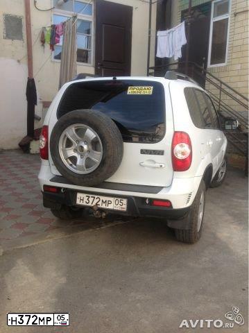 Фото автомобиля CHEVROLET NIVA, 2012 — госномер Т717ЕН07. Цвет: ЯРКО-БЕЛЫЙ