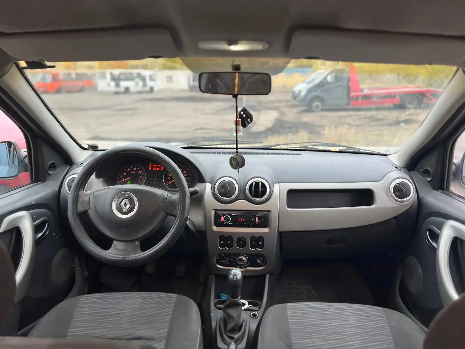 Фото автомобиля RENAULT LOGAN, 2011 — госномер Е553УР152. Цвет: синий