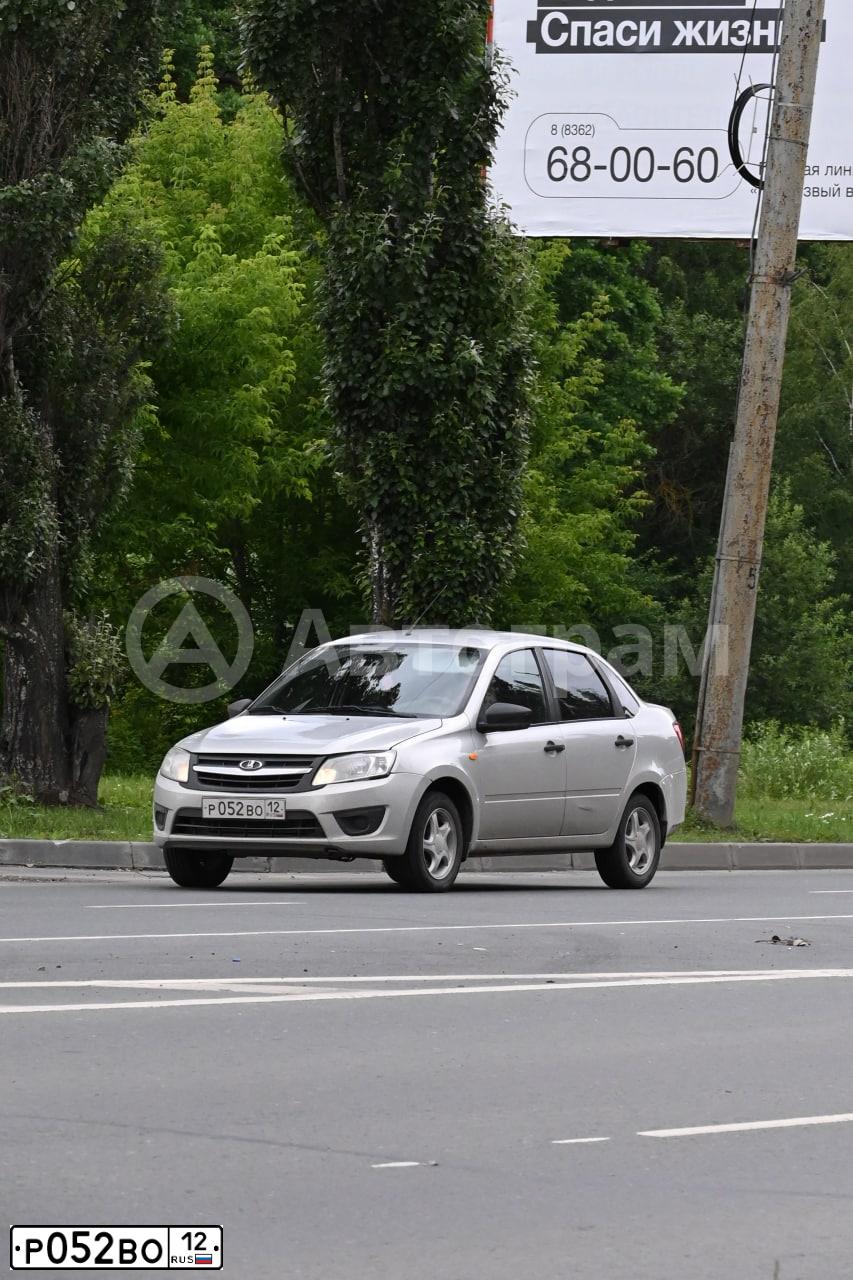 Фото автомобиля LADA 2190 GRANTA, 2016 — госномер Р052ВО12. Цвет: Серебристый