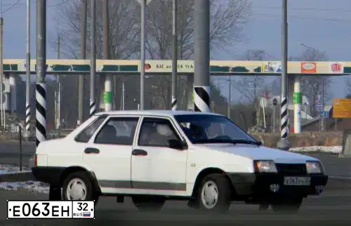 Фото автомобиля LADA 2109 SAMARA, 1997 — госномер Т575АА32. Цвет: Белый