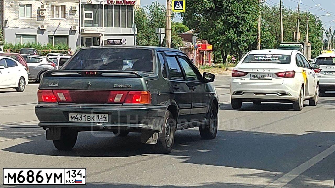 Фото автомобиля TOYOTA CAMRY, 2017 — госномер М686УМ134. Цвет: ЧЕРНЫЙ МЕТАЛЛИК