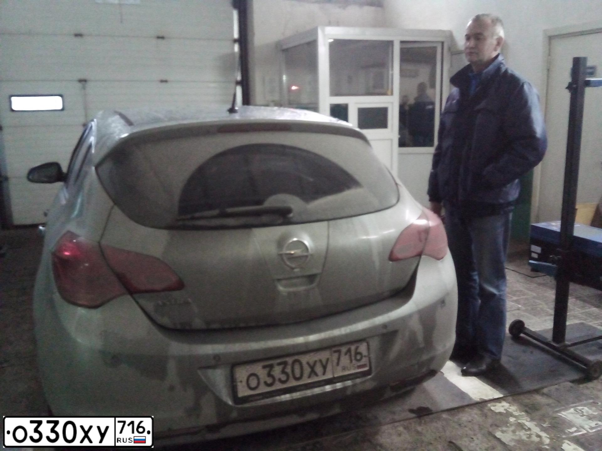 Фото автомобиля OPEL ASTRA, 2011 — госномер Х333ХЕ64. Цвет: СЕРЕБРИСТЫЙ