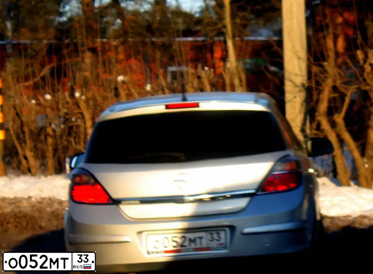 Фото автомобиля OPEL ASTRA, 2011 — госномер О052МТ33. Цвет: СЕРЕБРИСТЫЙ