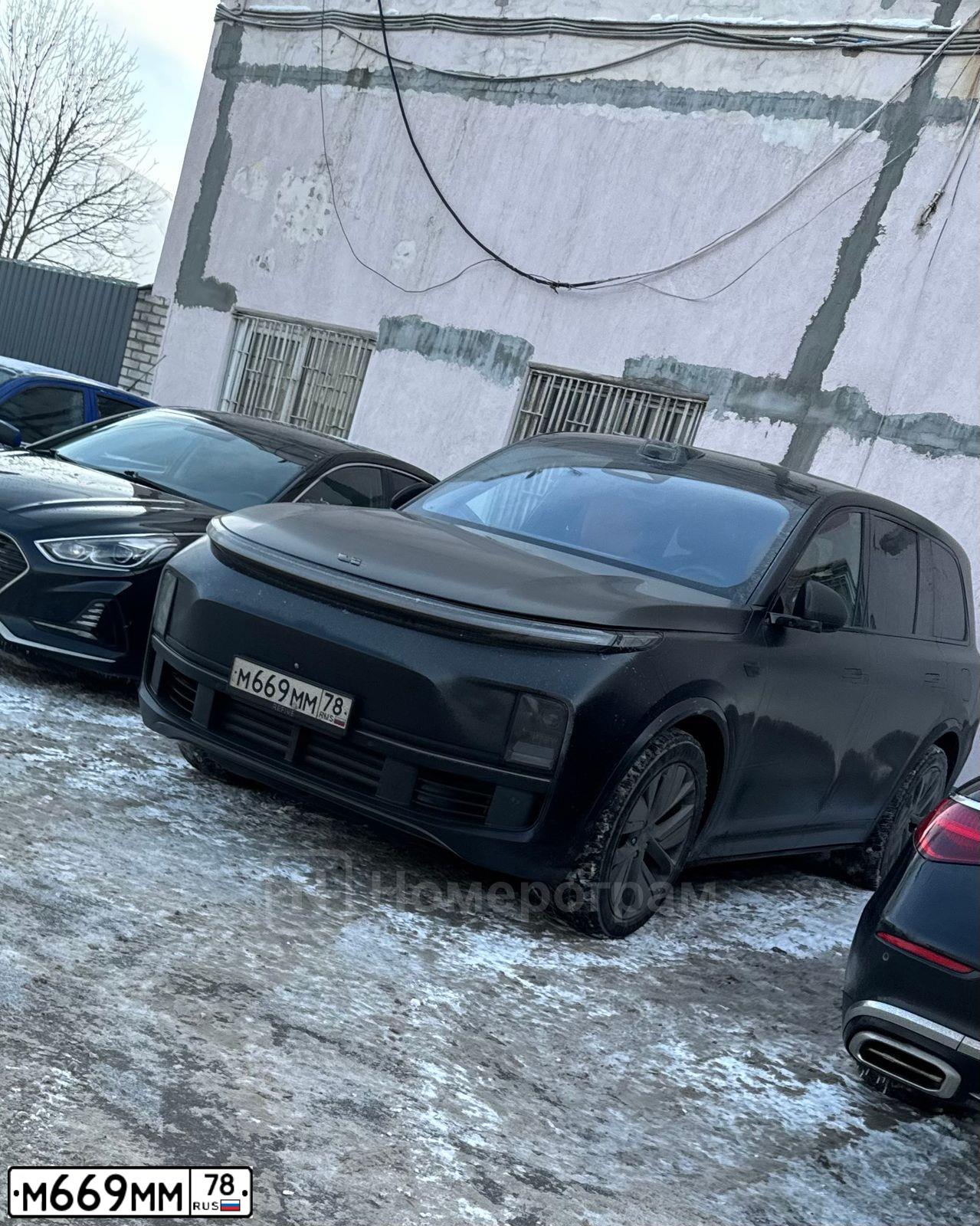 Фото автомобиля BMW 740D XDRIVE, 2015 — госномер Т666КО198. Цвет: Темно-синий