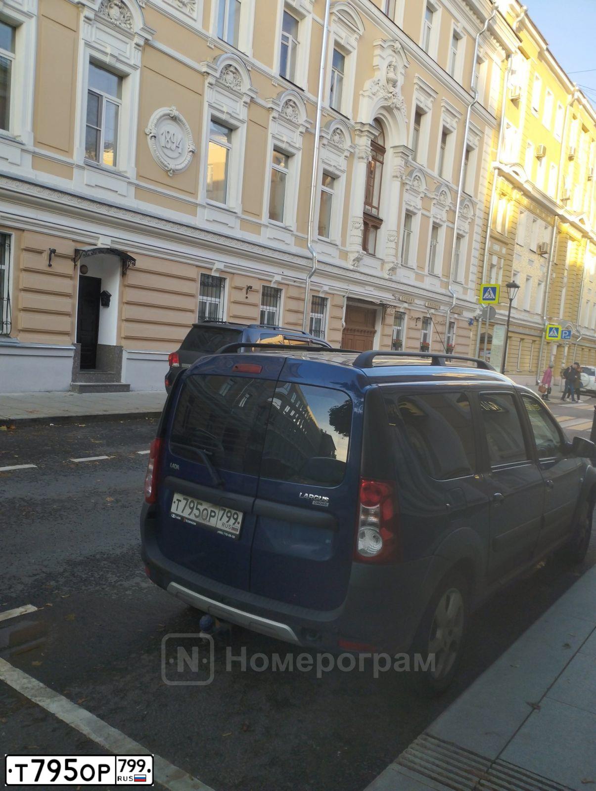 Фото автомобиля LADA LARGUS, 2019 — госномер Т795ОР799. Цвет: СИНИЙ