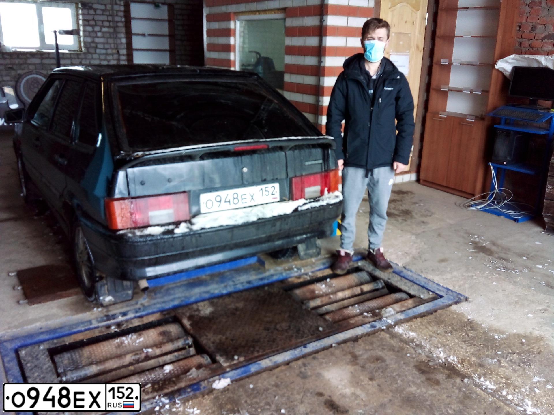 Фото автомобиля LADA 2114 SAMARA, 2009 — госномер М303ЕМ152. Цвет: ЧЕРНЫЙ