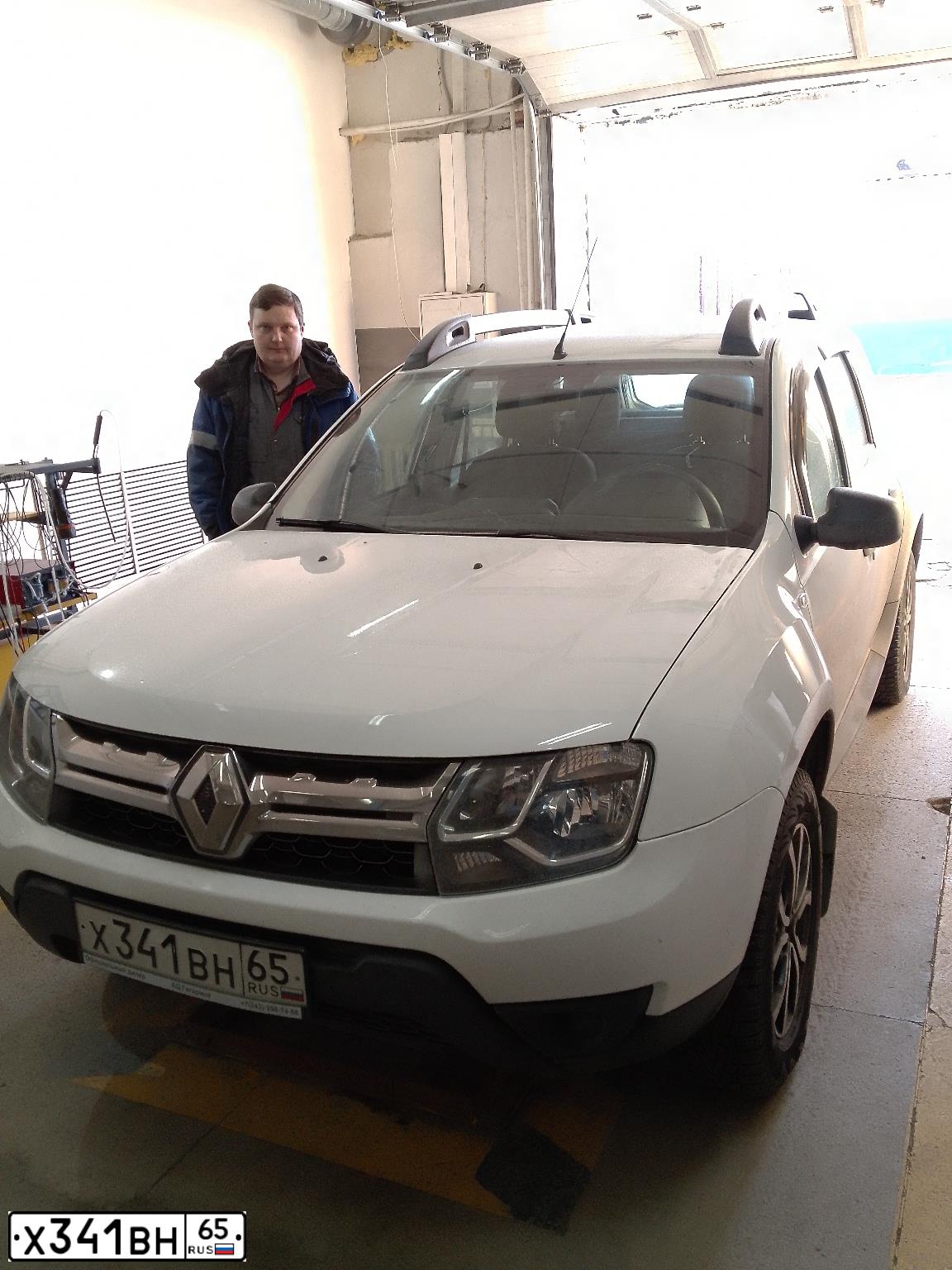 Фото автомобиля RENAULT DUSTER, 2018 — госномер А073ЕВ774. Цвет: Белый