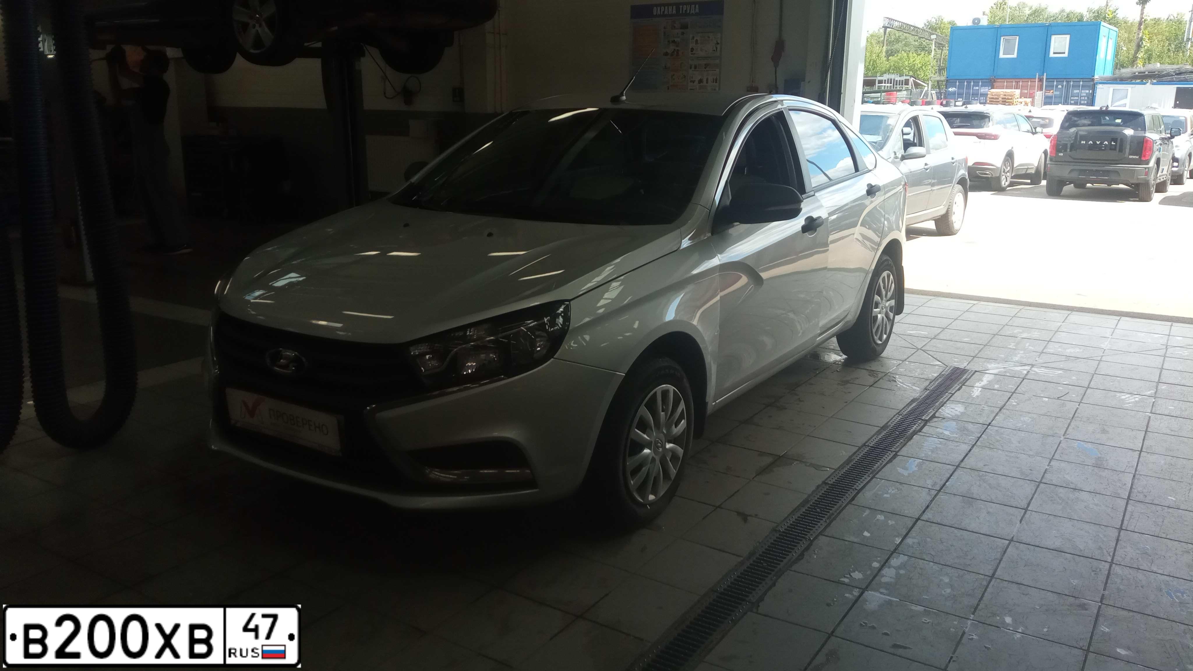 Фото автомобиля LADA VESTA, 2019 — госномер В200ХВ47. Цвет: СЕРЕБРИСТЫЙ