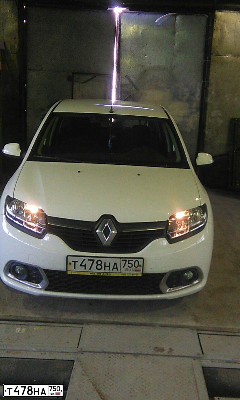 Фото автомобиля RENAULT SANDERO, 2016 — госномер А999ТК67. Цвет: Белый