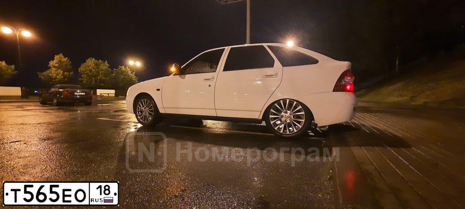 Фото автомобиля LADA 2172 PRIORA, 2011 — госномер Т565ЕО18. Цвет: БЕЛЫЙ