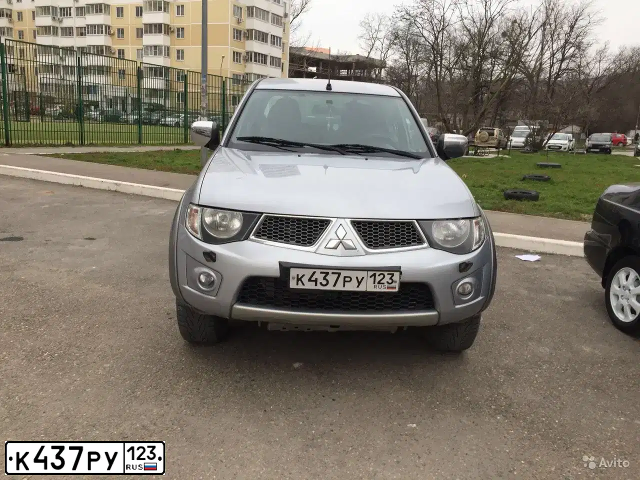 Фото автомобиля MITSUBISHI L 200, 2011 — госномер Е851МН152. Цвет: СЕРЕБРИСТЫЙ