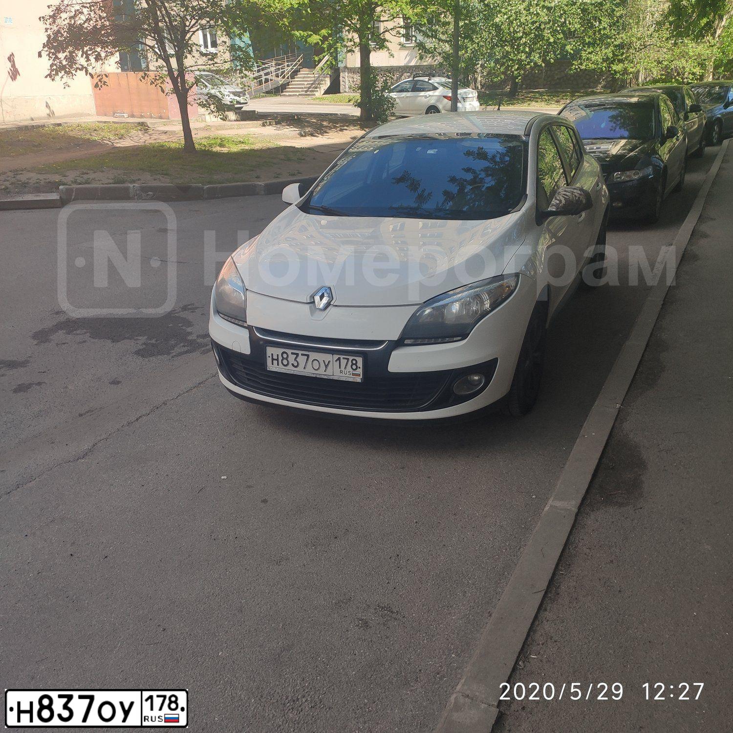 Фото автомобиля RENAULT MEGANE, 2012 — госномер В784МС147. Цвет: Белый