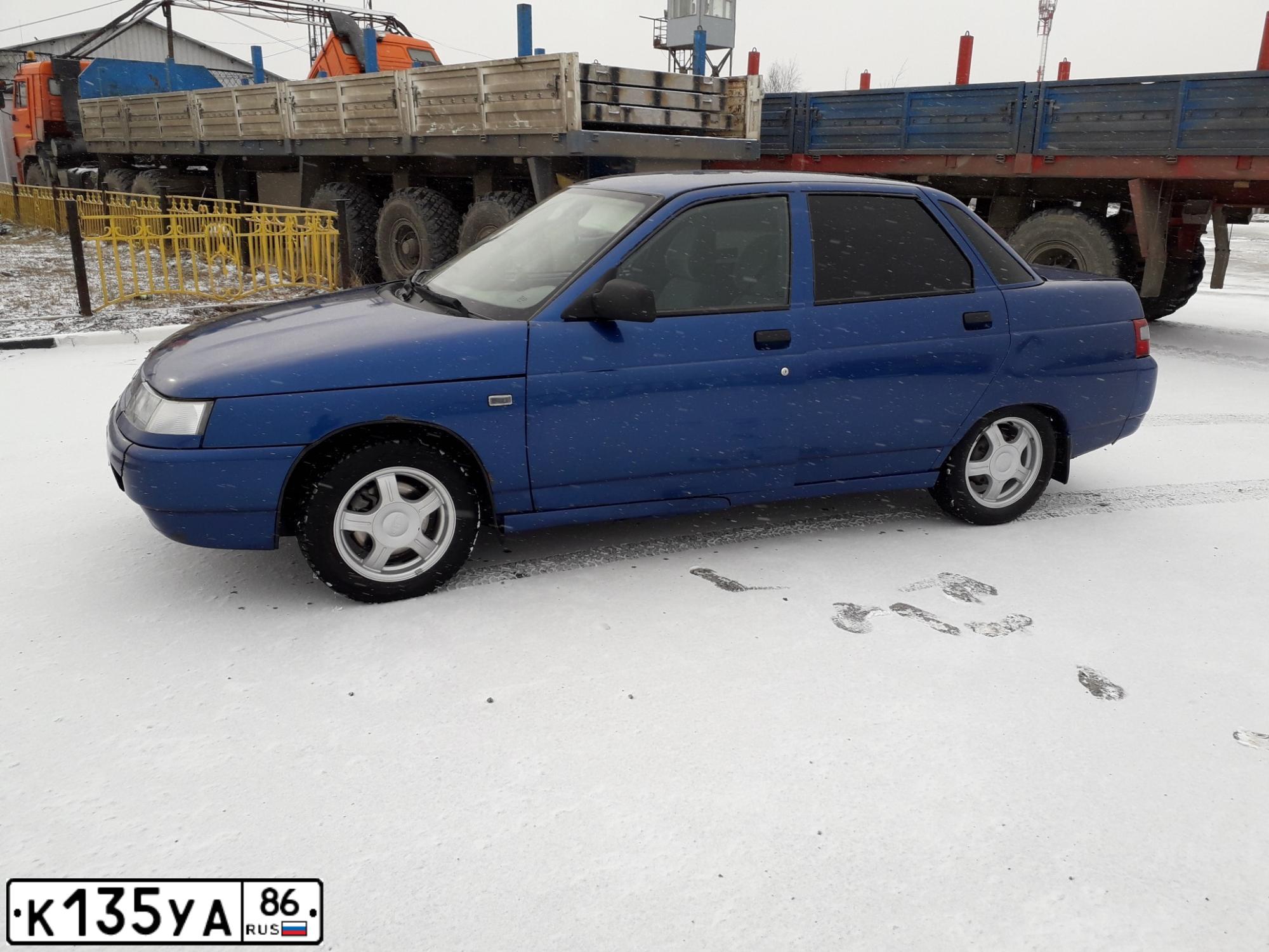 Фото автомобиля LADA 2112, 2002 — госномер К135УА86. Цвет: СЕРЕБРИСТЫЙ