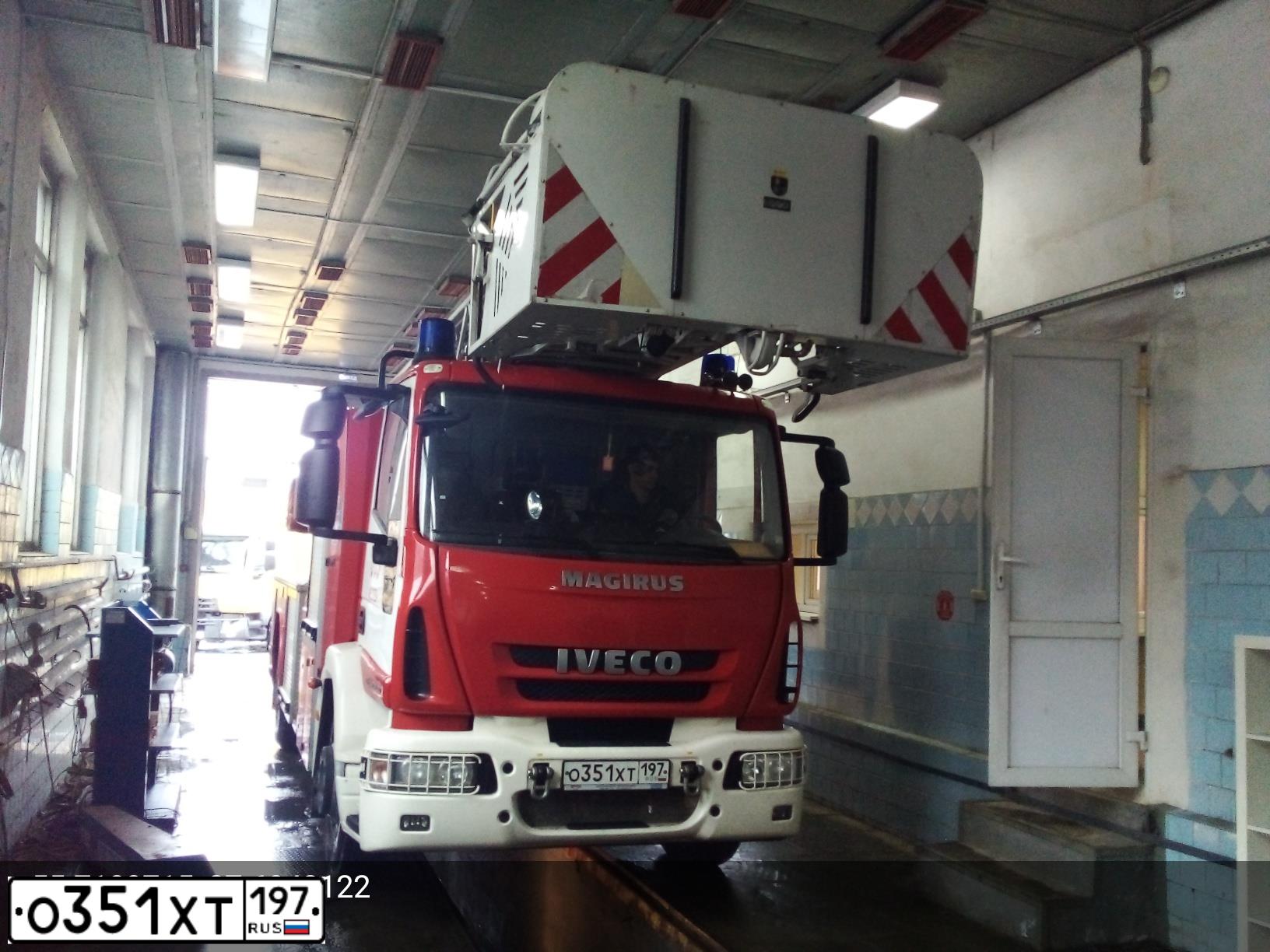 Фото автомобиля IVECO DLK, 2012 — госномер О351ХТ197. Цвет: ЦВ СХ А9 ПО ГОСТ Р 50574-2019