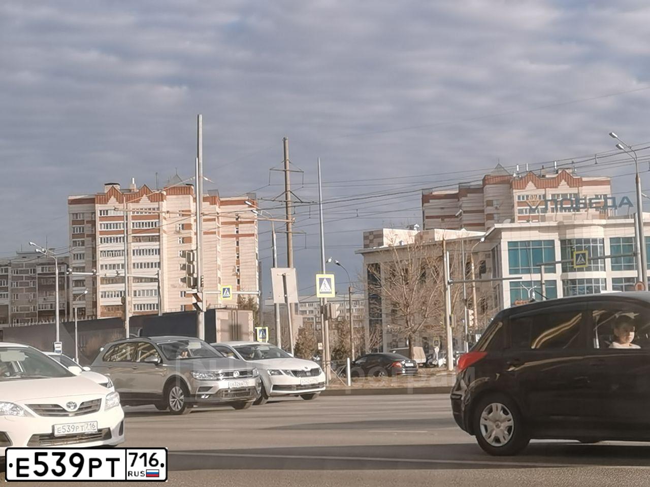 Фото автомобиля TOYOTA COROLLA, 2010 — госномер Т500АУ02. Цвет: Белый