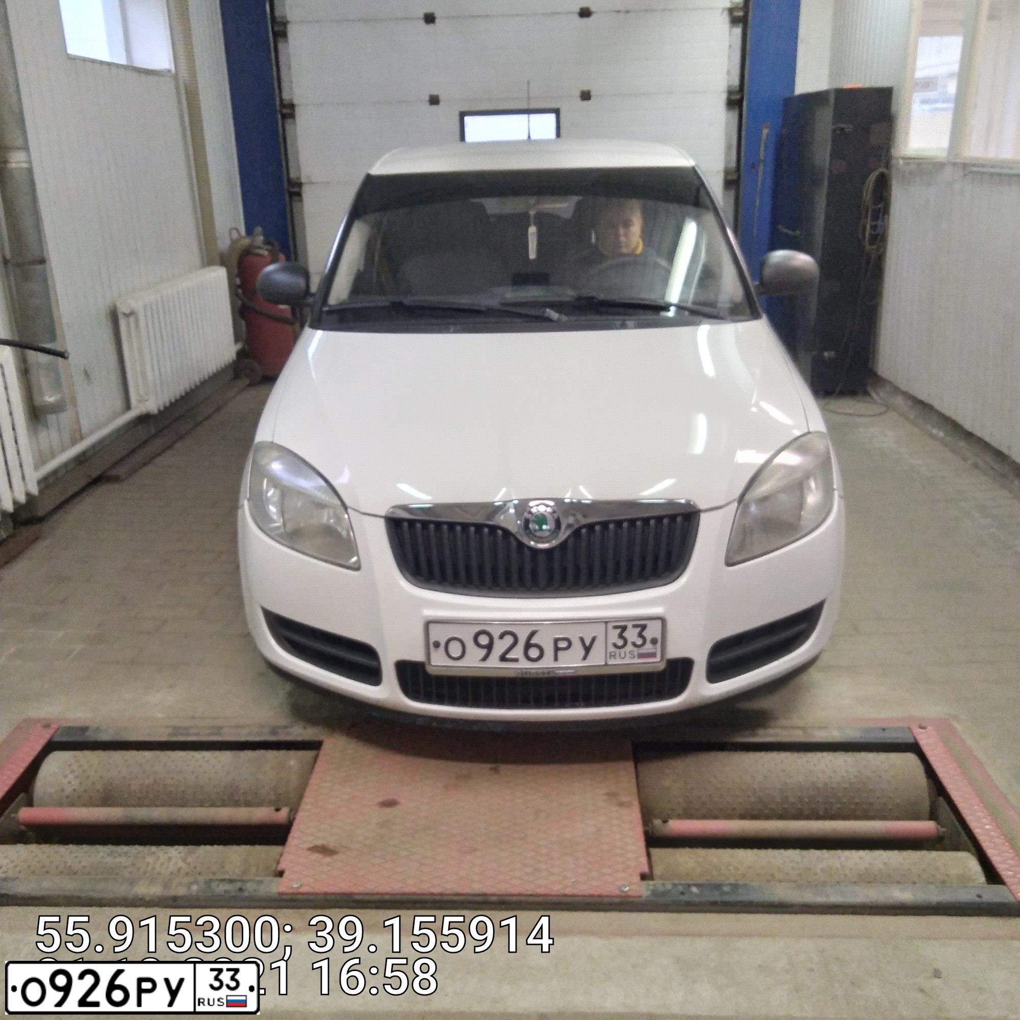 Фото автомобиля SKODA FABIA, 2007 — госномер О926РУ33. Цвет: Белый