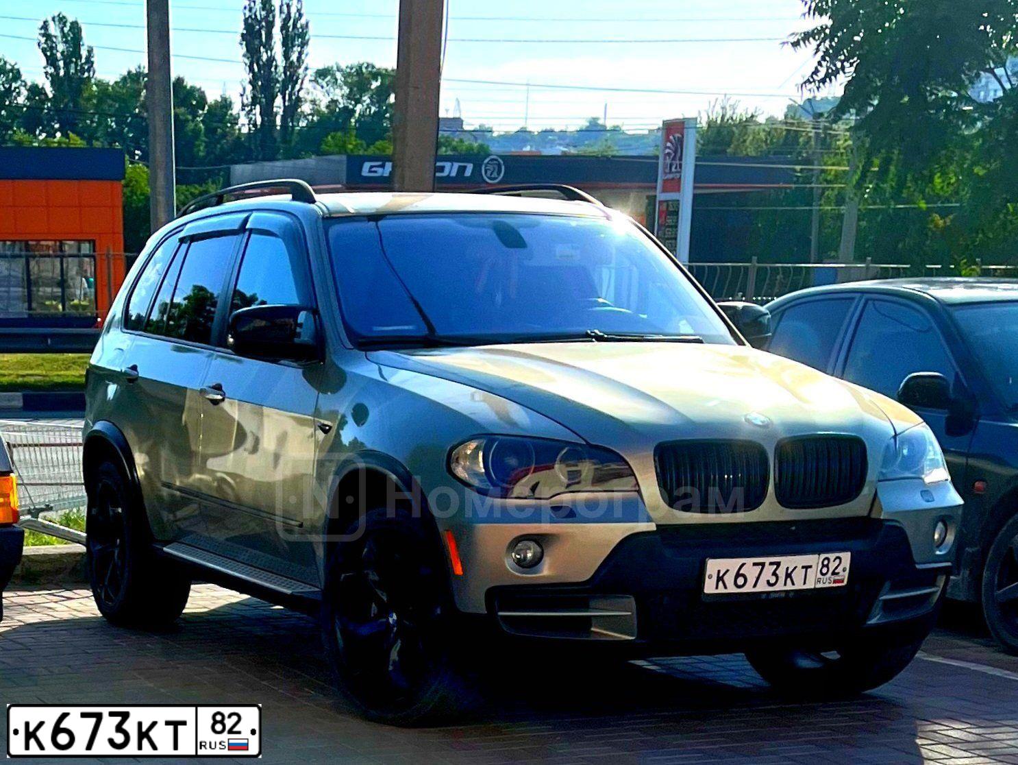 Фото автомобиля BMW X5, 2007 — госномер К673КТ82. Цвет: СВЕТЛО-СЕРЫЙ