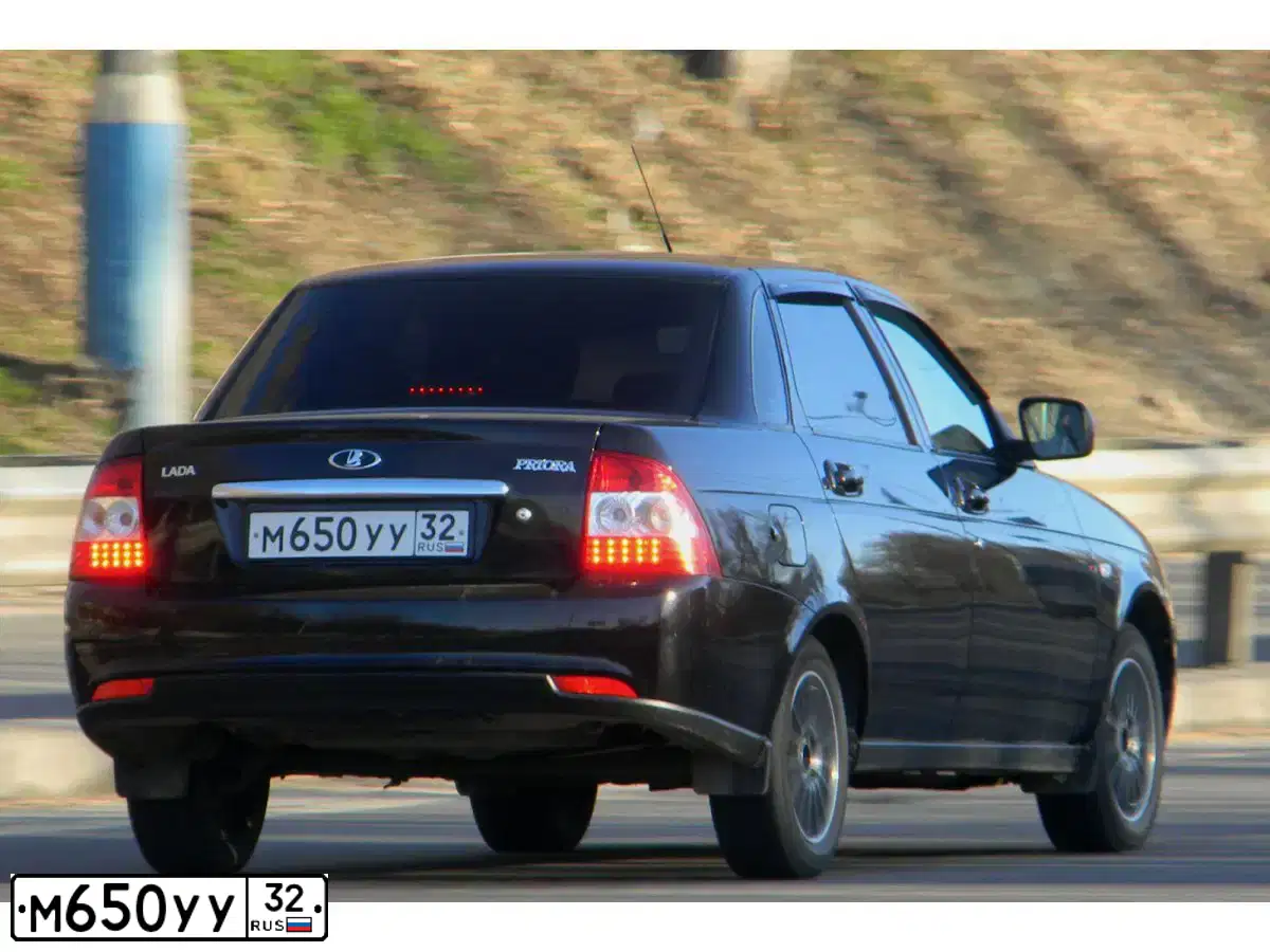 Фото автомобиля LADA 2170 PRIORA, 2015 — госномер М650УУ32. Цвет: Сине-Черный