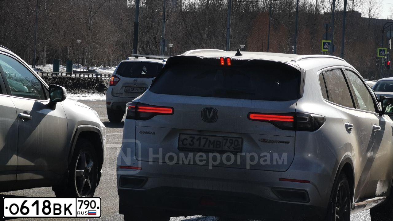 Фото автомобиля FORD FOCUS, 2009 — госномер О618ВК790. Цвет: СЕРЫЙ