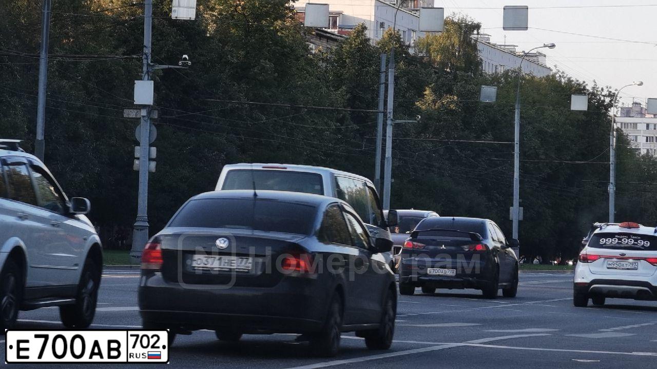 Фото автомобиля MITSUBISHI LANCER, 2010 — госномер Е700АВ702. Цвет: синий