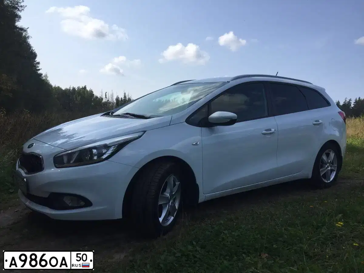 Фото автомобиля KIA CEE'D, 2013 — госномер С660АТ550. Цвет: Белый